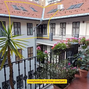 Queen Zita Apt 130 M2 Near Chain Bridge Апартаменты